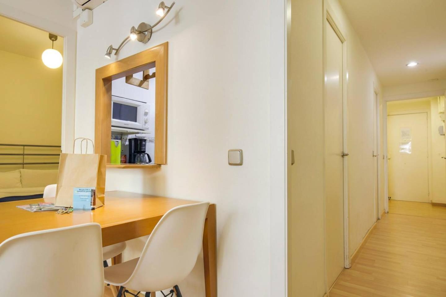 Cozy 2 Bedroom Next To Arc De Triomf Barcelona Bagian luar foto