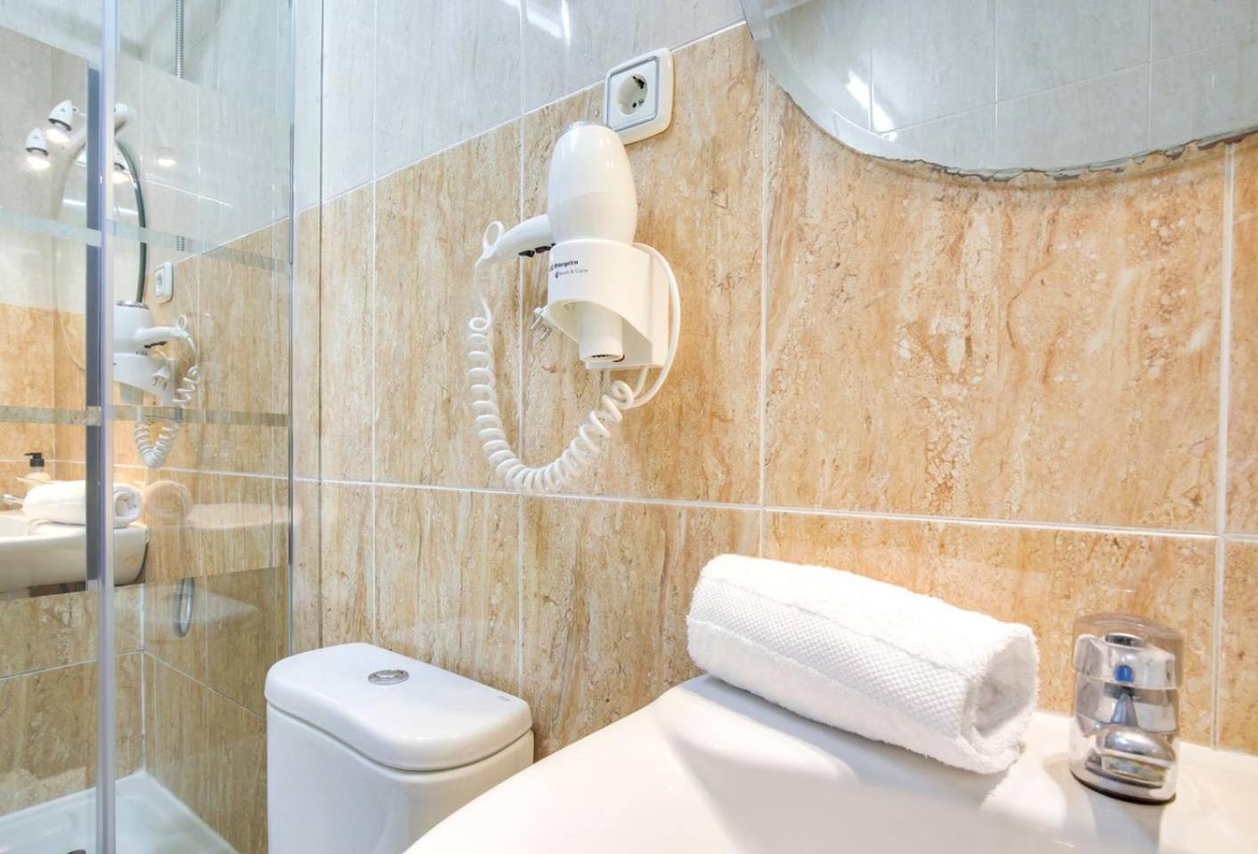 Cozy 2 Bedroom Next To Arc De Triomf Barcelona Bagian luar foto